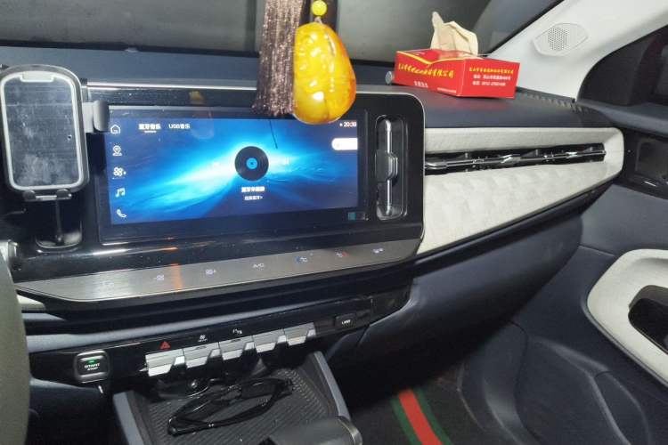 Used Baojun RM-5 2019 1.5T CVT 24-Hour Online Luxury Version 6 Seats Audio And AC Panel