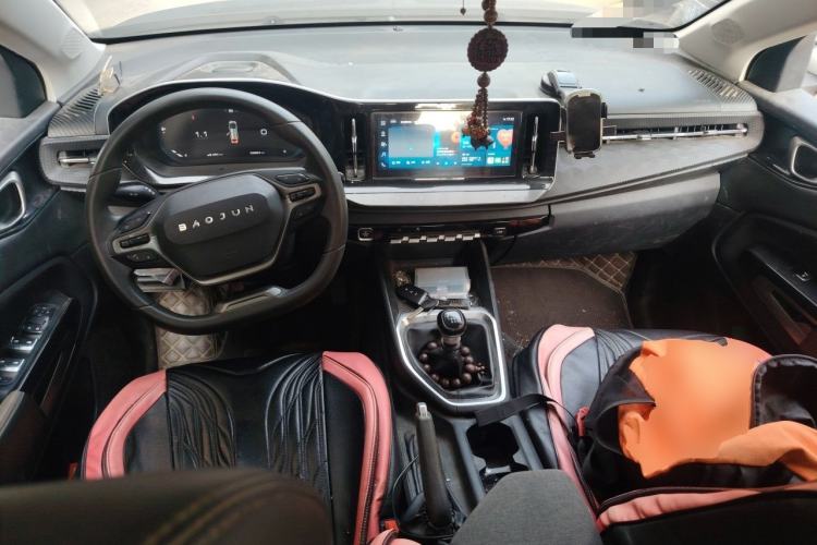 Used Baojun RM-5 2019 1.5T Manual Elite Version with 24-Hour Online Service 7 Seats Center Console