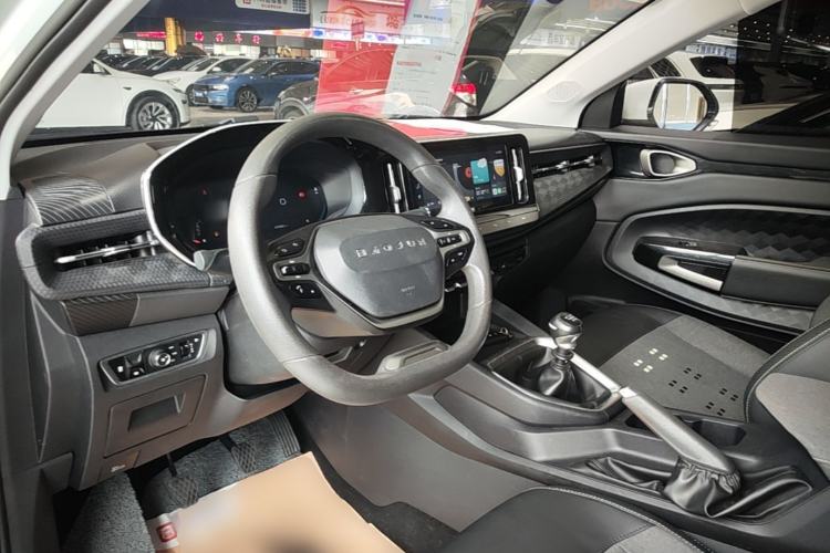 Used Baojun RM-5 2019 1.5T Manual Elite Version with 24-Hour Online Service 6 Seats Center Console