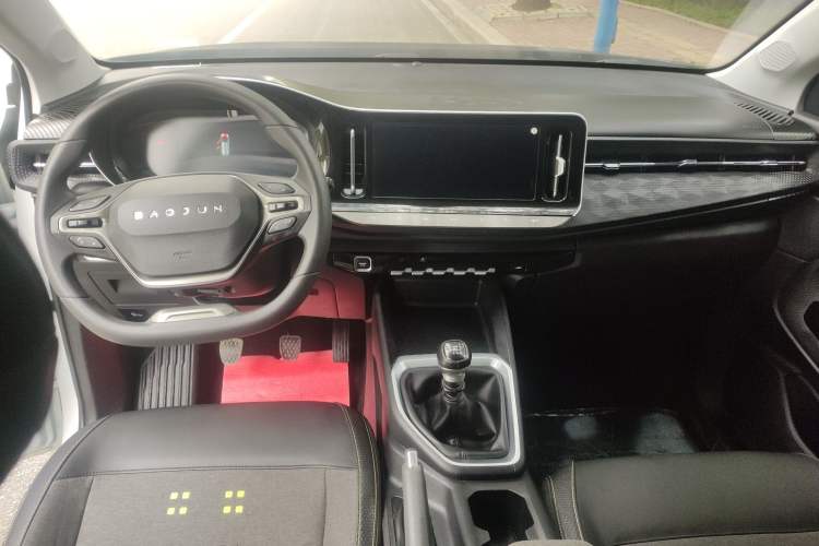 Used Baojun RM-5 2019 1.5T Manual Elite Version with 24-Hour Online Service 7 Seats Center Console