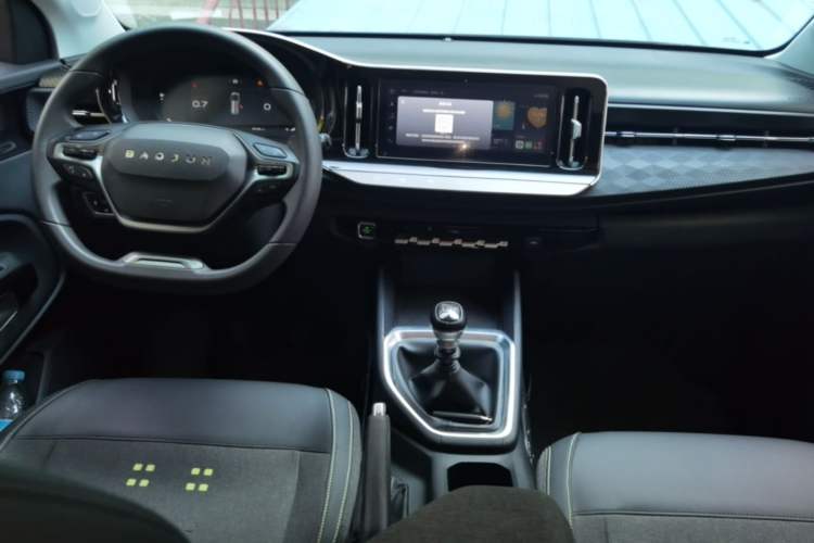 Used Baojun RM-5 2019 1.5T Manual Elite Version with 24-Hour Online Service 6 Seats Center Console