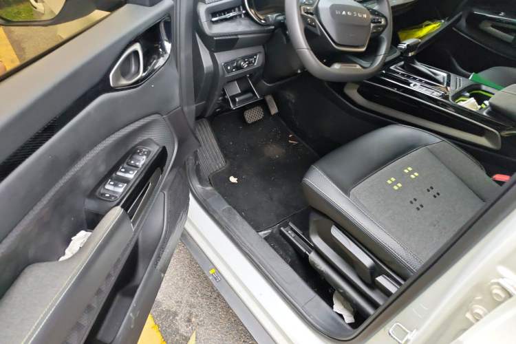 Used Baojun RM-5 2019 1.5T CVT Elite Version with 24-Hour Online Service 6 Seats Driver Seat