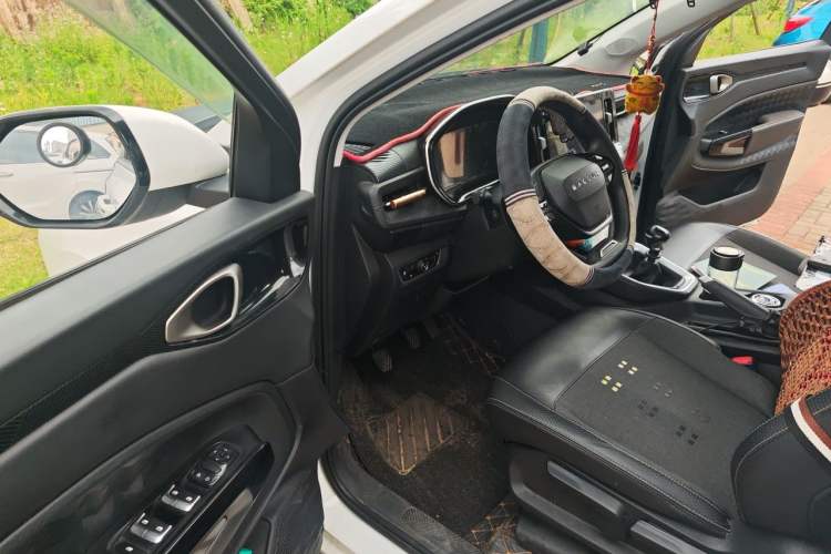 Used Baojun RM-5 2019 1.5L Manual Elite Version with 24-Hour Online Service 7 Seats Driver Seat