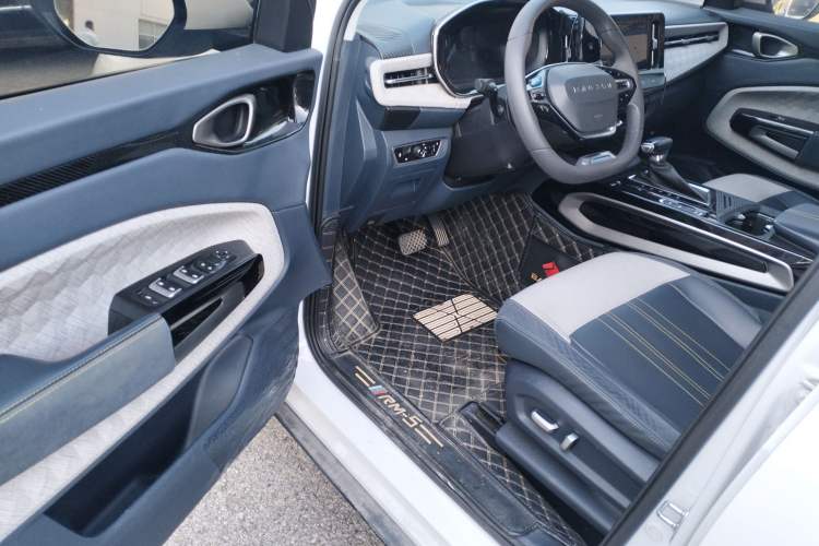 Used Baojun RM-5 2019 1.5T CVT 24-Hour Online Luxury Version 6 Seats Driver Seat