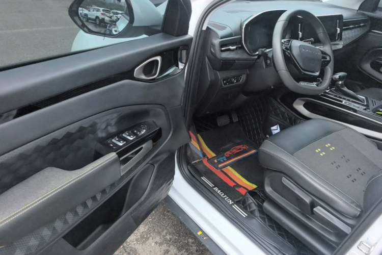 Used Baojun RM-5 2019 1.5T CVT Elite Version with 24-Hour Online Service 5 Seats Driver Seat