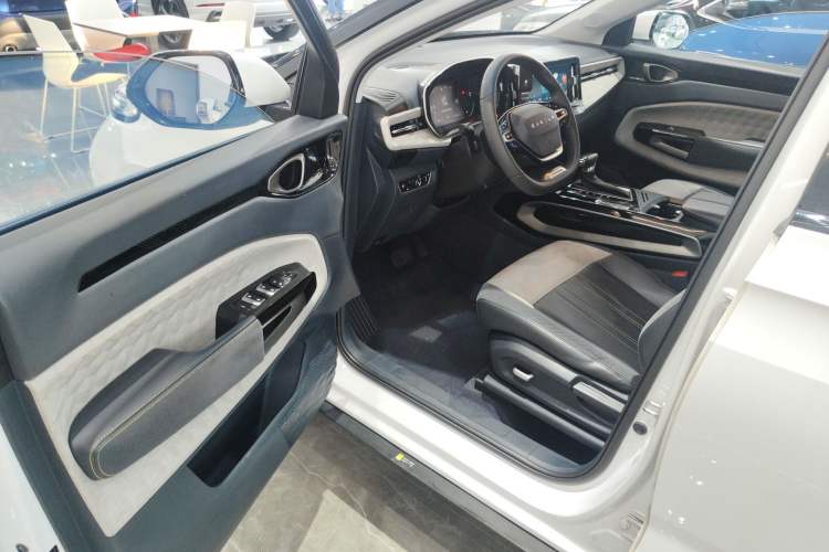Used Baojun RM-5 2019 1.5T CVT 24-Hour Online Luxury Version 6 Seats Driver Seat