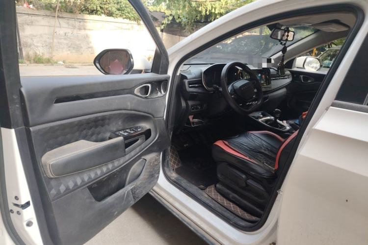 Used Baojun RM-5 2019 1.5T Manual Elite Version with 24-Hour Online Service 7 Seats Driver Seat