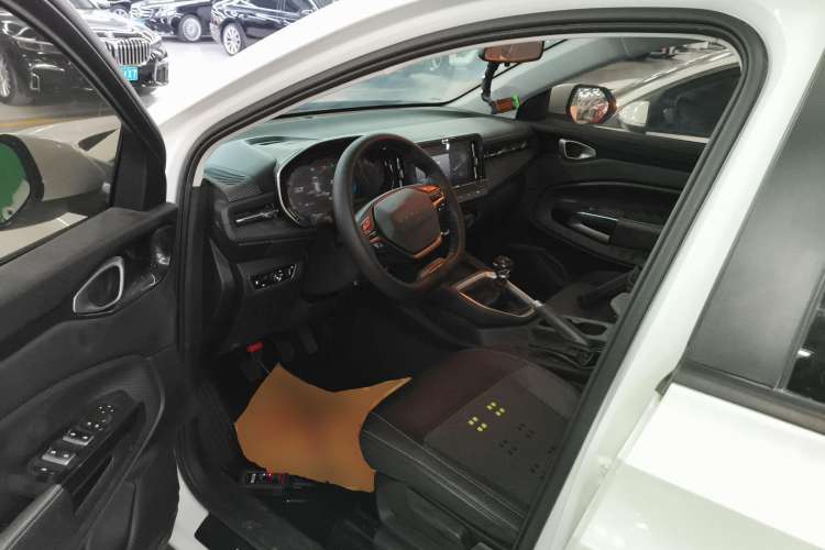 Used Baojun RM-5 2019 1.5T Manual Elite Version with 24-Hour Online Service 6 Seats Driver Seat
