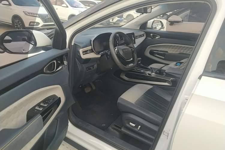 Used Baojun RM-5 2019 1.5T CVT 24-Hour Online Luxury Version 5 Seats Driver Seat