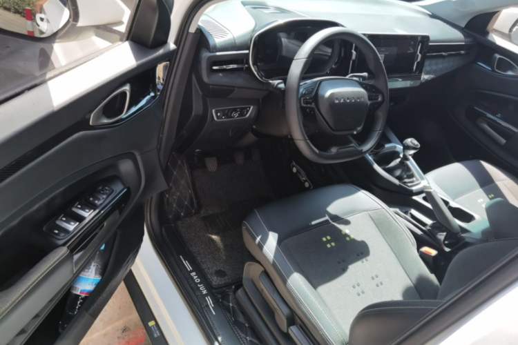 Used Baojun RM-5 2019 1.5T Manual Elite Version with 24-Hour Online Service 6 Seats Driver Seat