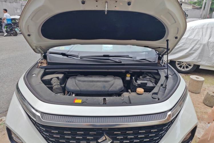 Used Baojun RM-5 2019 1.5T CVT Elite Version with 24-Hour Online Service 7 Seats Engine Bay