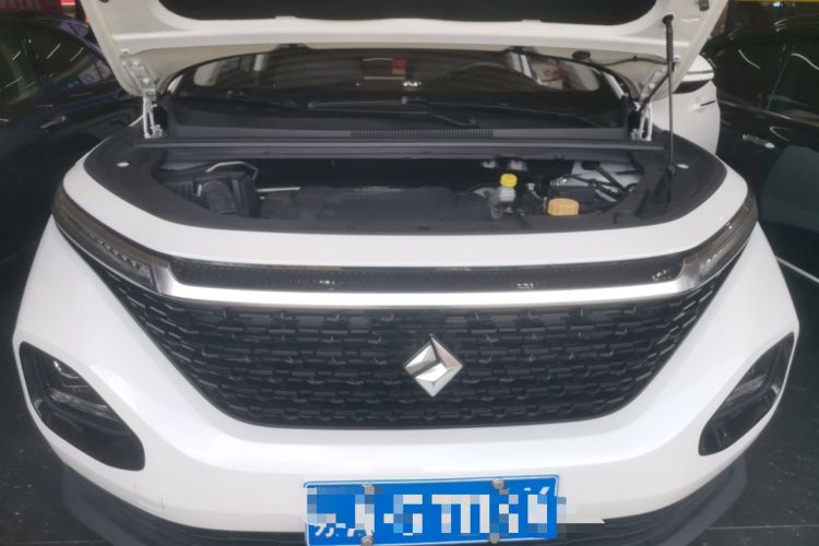 Used Baojun RM-5 2019 1.5L CVT Elite Version with 24-hour Online Service 6 Seats Engine Bay