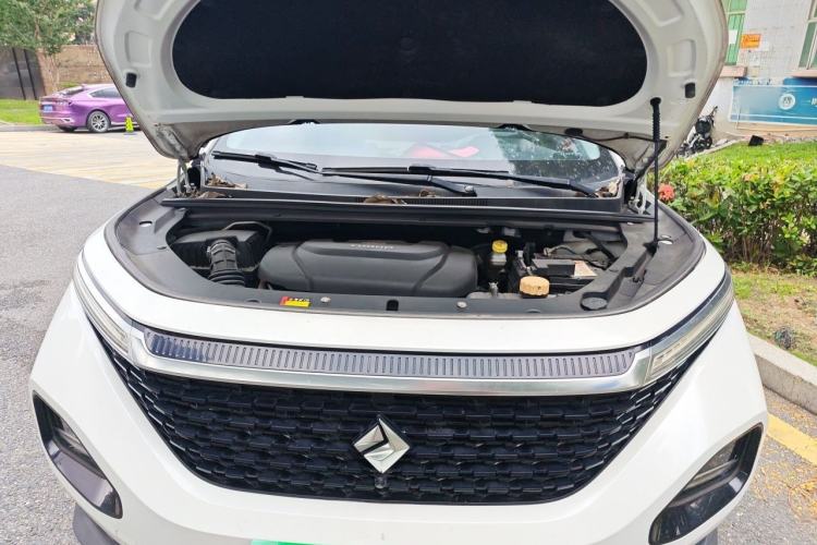 Used Baojun RM-5 2019 1.5T CVT Elite Version with 24-Hour Online Service 6 Seats Engine Bay