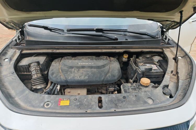 Used Baojun RM-5 2019 1.5L Manual Elite Version with 24-Hour Online Service 7 Seats Engine Bay