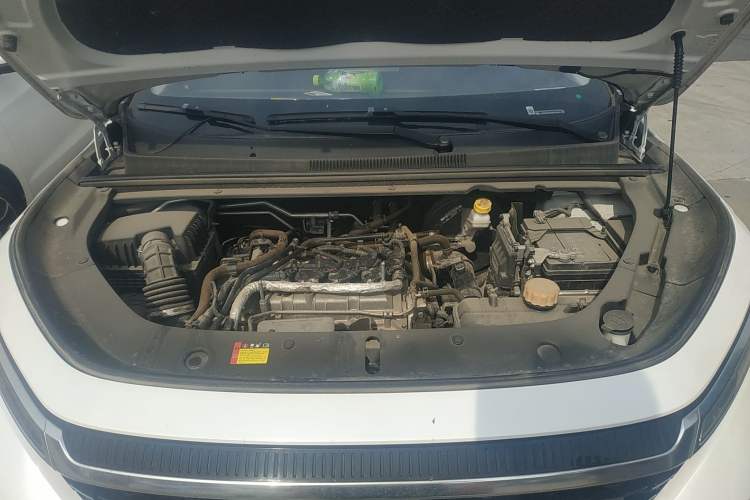 Used Baojun RM-5 2019 1.5T CVT 24-Hour Online Luxury Version 6 Seats Engine Bay