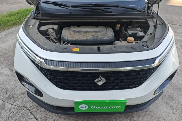 Used Baojun RM-5 2019 1.5T CVT Elite Version with 24-Hour Online Service 7 Seats Engine Bay