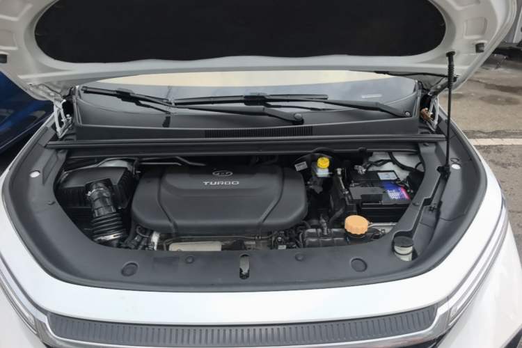 Used Baojun RM-5 2019 1.5T CVT Elite Version with 24-Hour Online Service 5 Seats Engine Bay