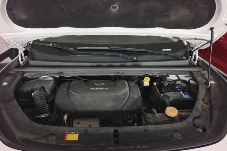 Used Baojun RM-5 2019 1.5T CVT Elite Version with 24-Hour Online Service 5 Seats Engine Bay