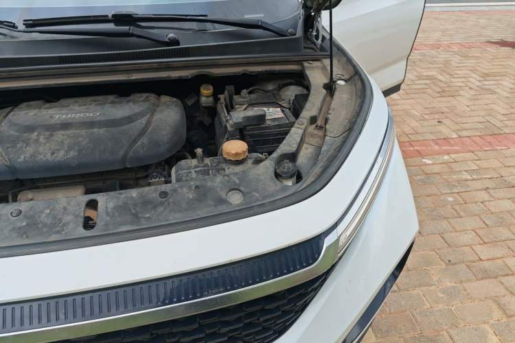 Used Baojun RM-5 2019 1.5L Manual Elite Version with 24-Hour Online Service 7 Seats Engine Bay Left
