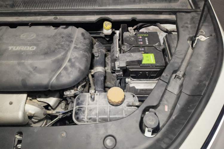 Used Baojun RM-5 2019 1.5T CVT 24-Hour Online Luxury Version 6 Seats Engine Bay Left