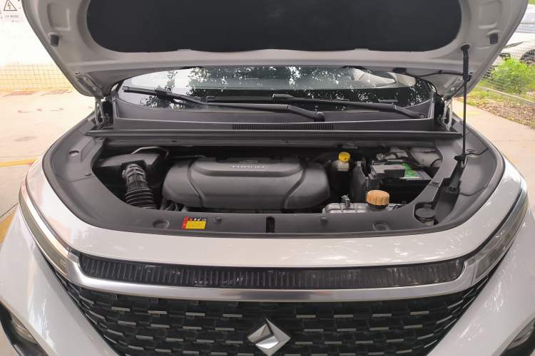 Used Baojun RM-5 2019 1.5T CVT 24-Hour Online Luxury Version 6 Seats Engine Bay