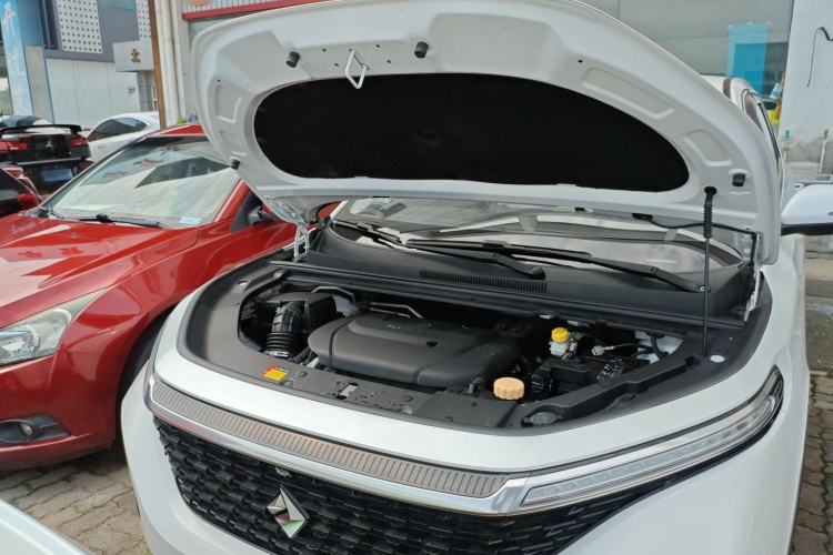 Used Baojun RM-5 2019 1.5T Manual Elite Version with 24-Hour Online Service 7 Seats Engine Bay