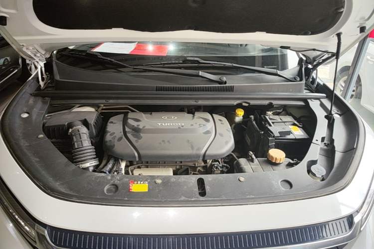 Used Baojun RM-5 2019 1.5T Manual Elite Version with 24-Hour Online Service 6 Seats Engine Bay