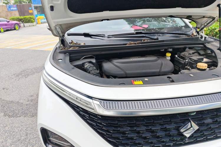 Used Baojun RM-5 2019 1.5T CVT Elite Version with 24-Hour Online Service 6 Seats Engine Bay Right