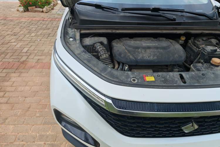 Used Baojun RM-5 2019 1.5L Manual Elite Version with 24-Hour Online Service 7 Seats Engine Bay Right