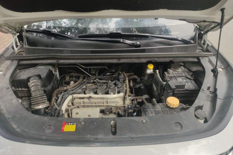 Used Baojun RM-5 2019 1.5T Manual Elite Version with 24-Hour Online Service 7 Seats Engine Bay