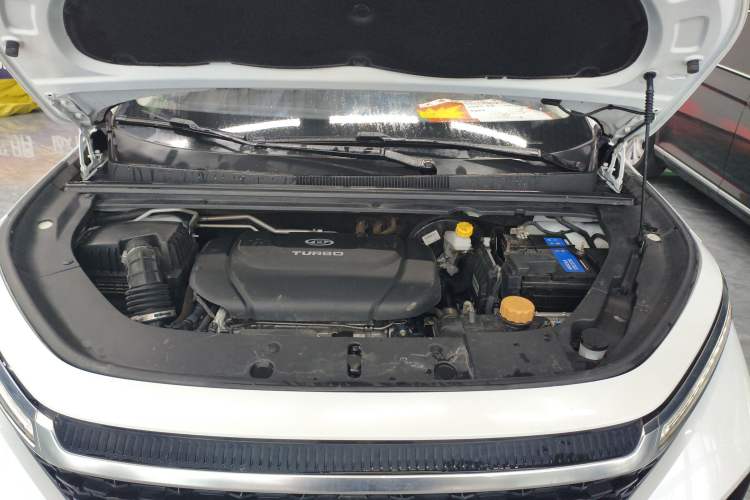 Used Baojun RM-5 2019 1.5T CVT Elite Version with 24-Hour Online Service 6 Seats Engine Bay