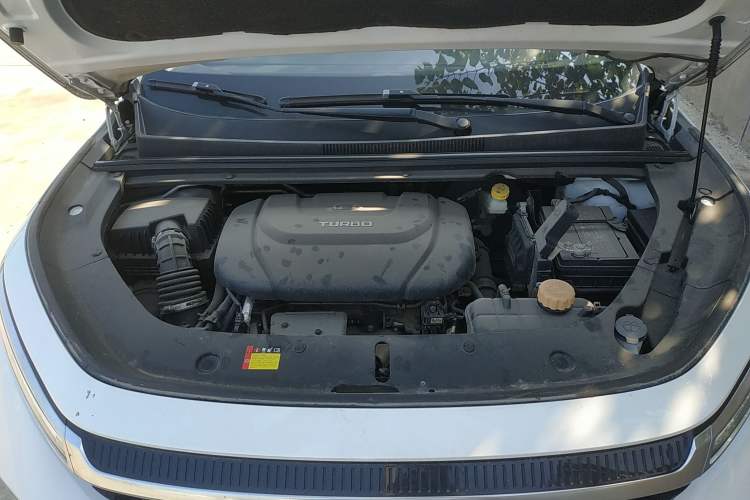 Used Baojun RM-5 2019 1.5T Manual Elite Version with 24-Hour Online Service 6 Seats Engine Bay