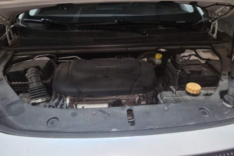 Used Baojun RM-5 2019 1.5T CVT Elite Version with 24-Hour Online Service 5 Seats Engine Bay
