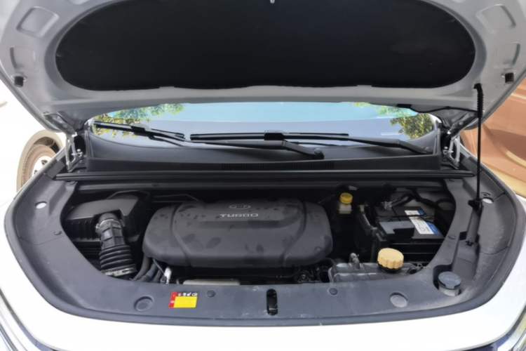 Used Baojun RM-5 2019 1.5T Manual Elite Version with 24-Hour Online Service 6 Seats Engine Bay