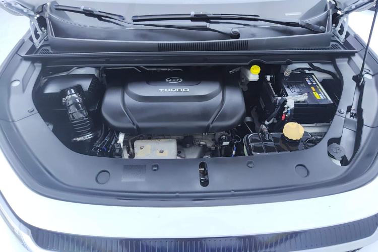 Used Baojun RM-5 2019 1.5T CVT Elite Version with 24-Hour Online Service 7 Seats Engine Bay