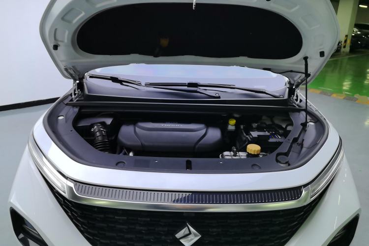 Used Baojun RM-5 2019 1.5T Manual Elite Version with 24-Hour Online Service 6 Seats Engine Bay