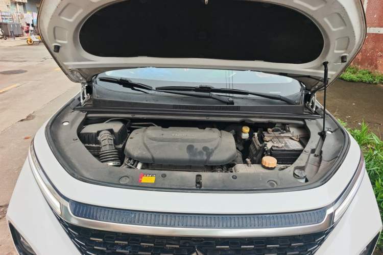 Used Baojun RM-5 2019 1.5T CVT 24-Hour Online Luxury Version 5 Seats Engine Bay