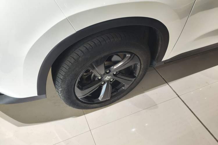 Used Baojun RM-5 2019 1.5T Manual Elite Version with 24-Hour Online Service 6 Seats Exterior 7