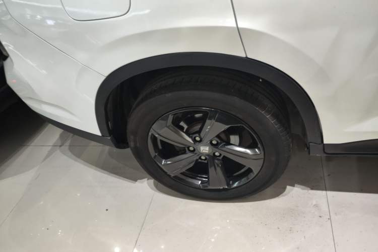 Used Baojun RM-5 2019 1.5T Manual Elite Version with 24-Hour Online Service 6 Seats Exterior 8