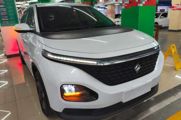 Used Baojun RM-5 2019 1.5T Manual Elite Version with 24-Hour Online Service 6 Seats Front Right 45 Deg