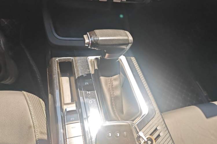 Used Baojun RM-5 2019 1.5T CVT Elite Version with 24-Hour Online Service 5 Seats Gear Lever