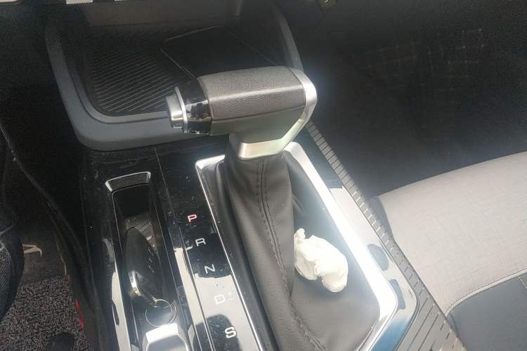 Used Baojun RM-5 2019 1.5T CVT 24-Hour Online Luxury Version 6 Seats Gear Lever