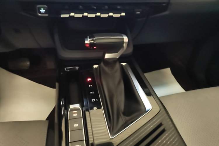 Used Baojun RM-5 2019 1.5T CVT 24-Hour Online Prestige Version 6 Seats Gear Lever
