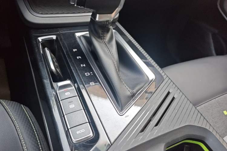 Used Baojun RM-5 2019 1.5T CVT Elite Version with 24-Hour Online Service 7 Seats Gear Lever
