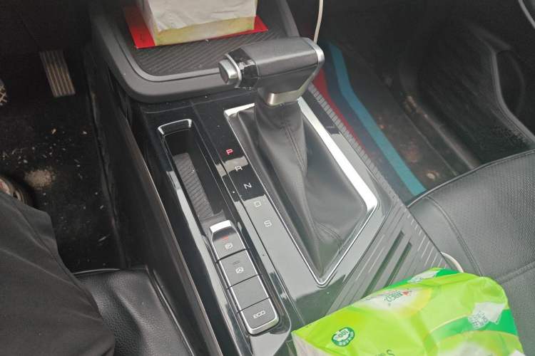 Used Baojun RM-5 2019 1.5T CVT Elite Version with 24-Hour Online Service 7 Seats Gear Lever