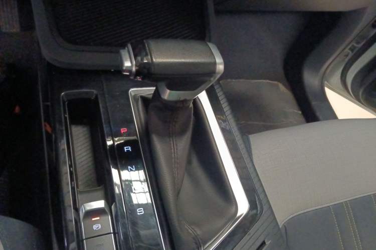 Used Baojun RM-5 2019 1.5T CVT 24-Hour Online Luxury Version 7 Seats Gear Lever