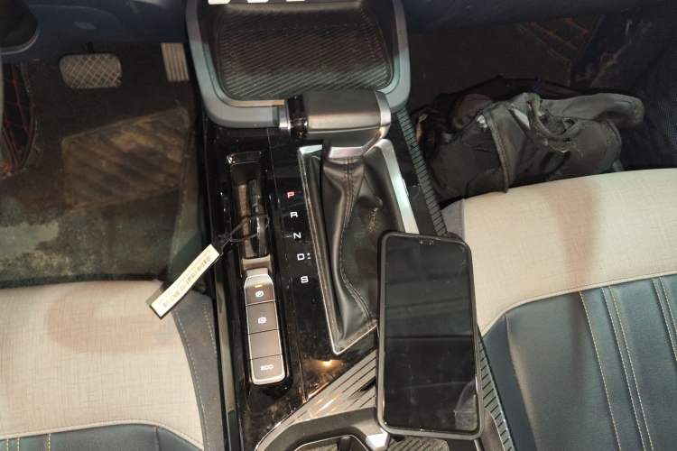Used Baojun RM-5 2019 1.5T CVT 24-Hour Online Luxury Version 6 Seats Gear Lever