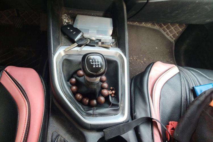 Used Baojun RM-5 2019 1.5T Manual Elite Version with 24-Hour Online Service 7 Seats Gear Lever