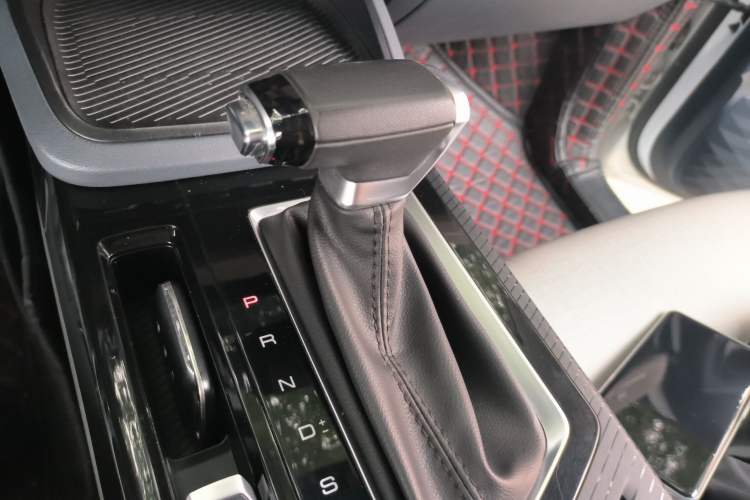 Used Baojun RM-5 2019 1.5T CVT 24-Hour Online Luxury Version 6 Seats Gear Lever