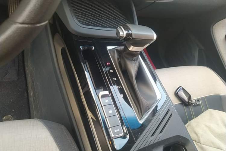 Used Baojun RM-5 2019 1.5T CVT 24-Hour Online Luxury Version 5 Seats Gear Lever